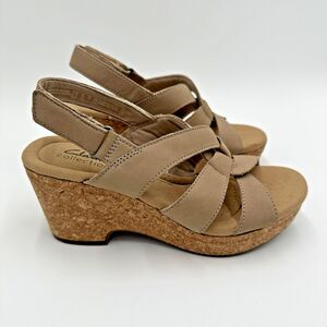 Clarks Giselle Beach Womens 6.5 Tan Suede Wedge Sandals Travel Resortwear Casual
